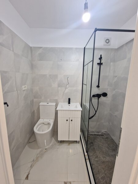 Titan, scoala 195, langa parc IOR